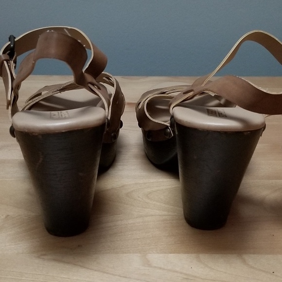 MOSSIMO SUPPLY CO. | WOODEN SOLE SANDALS, SIZE 9 - Picture 3 of 4